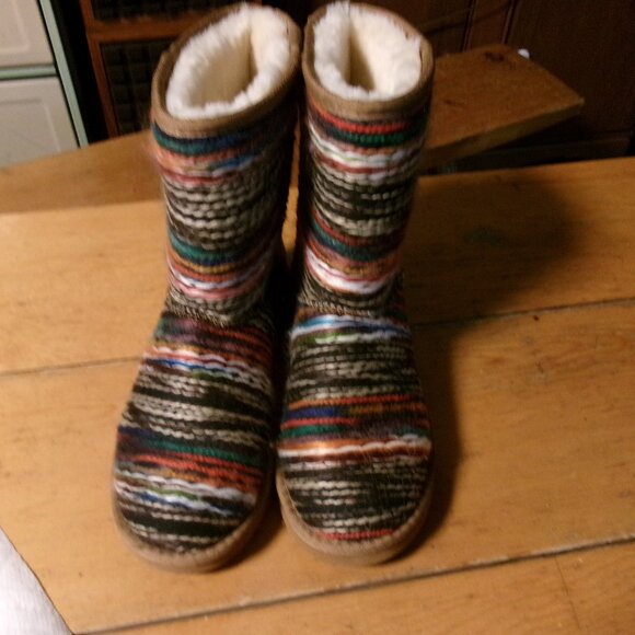 Lamo Shoes - LAMO suede shearling boho rainbow threads mid calf pull on boots sz6